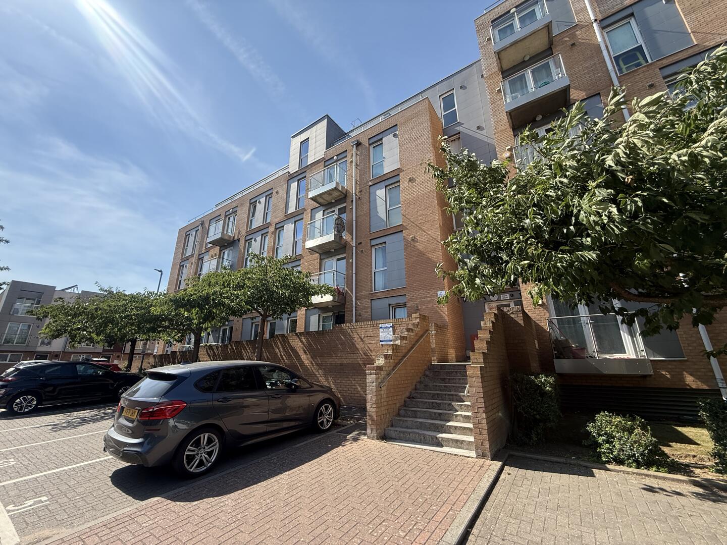 2 bed property in Pontes Avenue, Hounslow